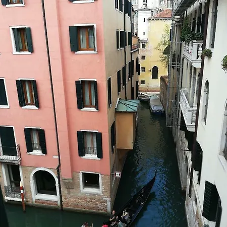 Canal View Ferienhaus *